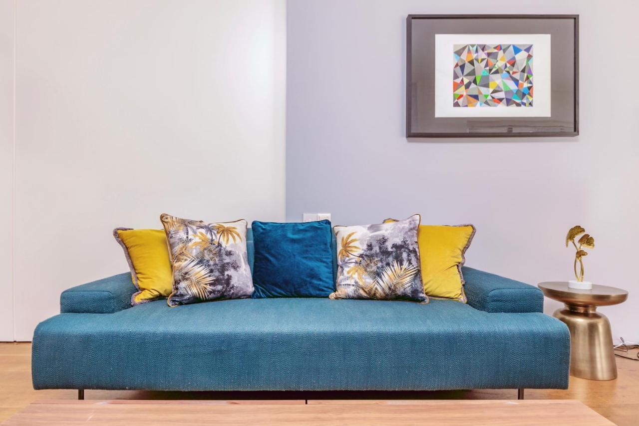 Interior-designer With 2 Terraces Apartament Londra